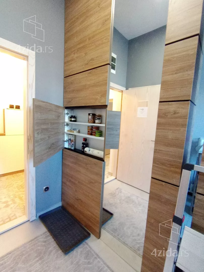 Četvoroiposoban stan | 4zida