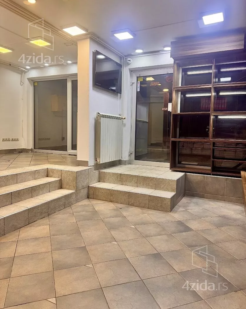 Poslovna zgrada | 4zida