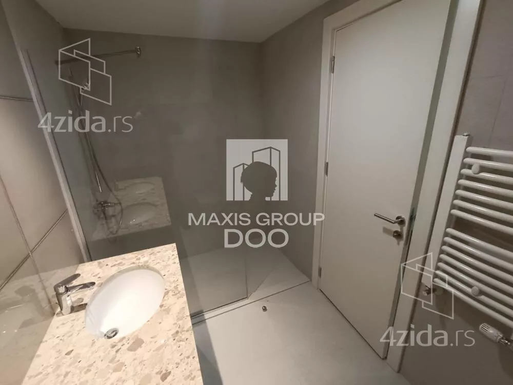 Šestosoban stan | 4zida