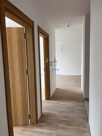 Stari Banovci | 4zida.rs