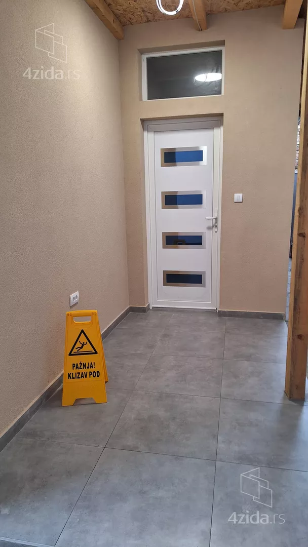 Poslovna zgrada | 4zida