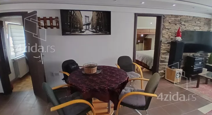 Četvoroiposoban stan | 4zida