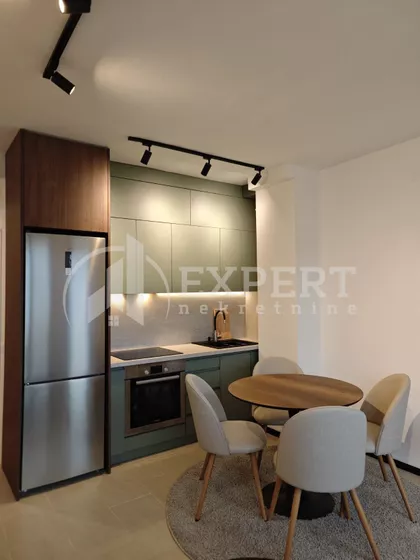 Cara Uroša | 4zida.rs