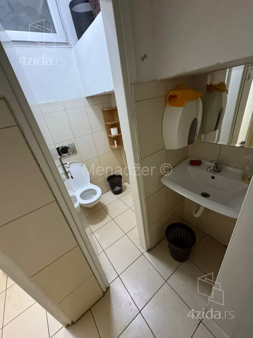 Poslovna zgrada | 4zida