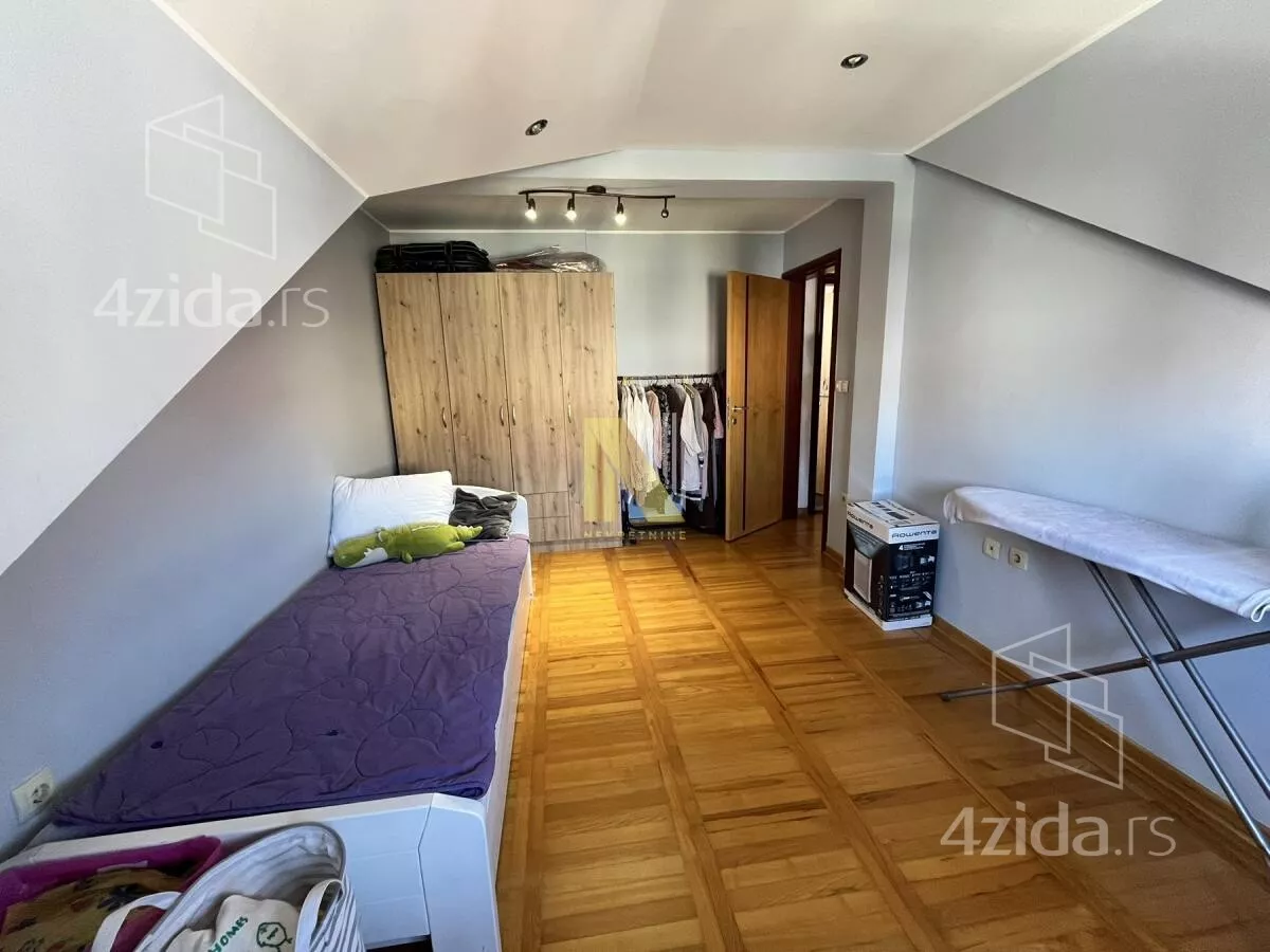 Petosoban stan | 4zida