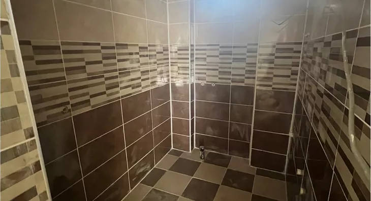 Šestoiposoban stan | 4zida