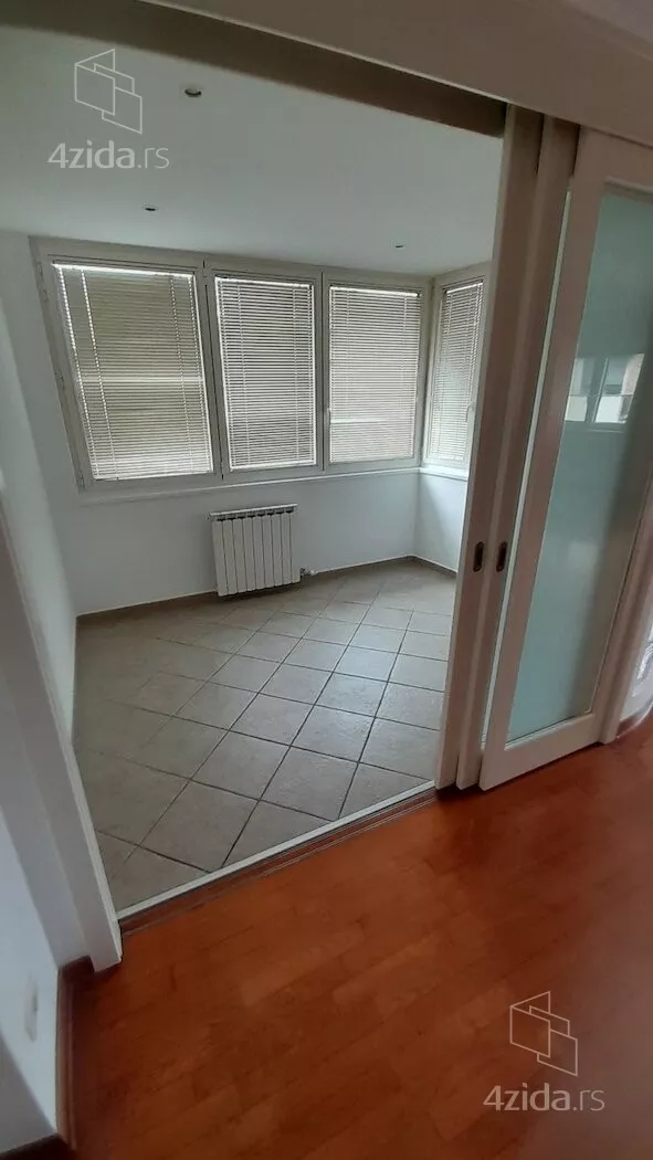 Četvoroiposoban stan | 4zida
