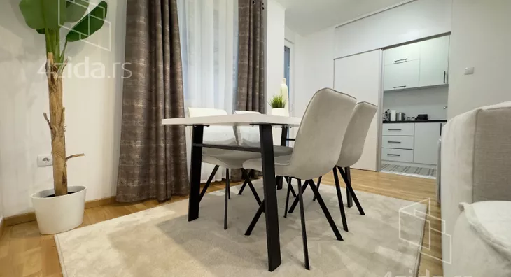 Troiposoban stan | 4zida