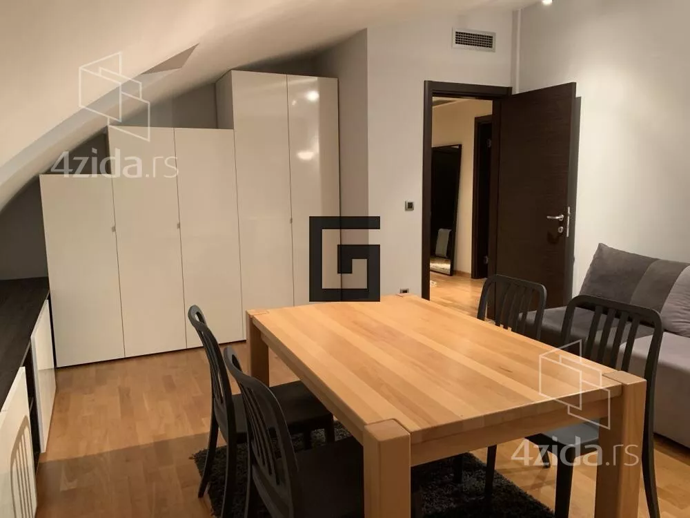 Petosoban stan | 4zida