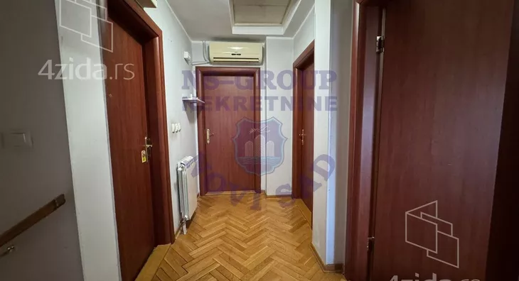 Četvoroiposoban stan | 4zida