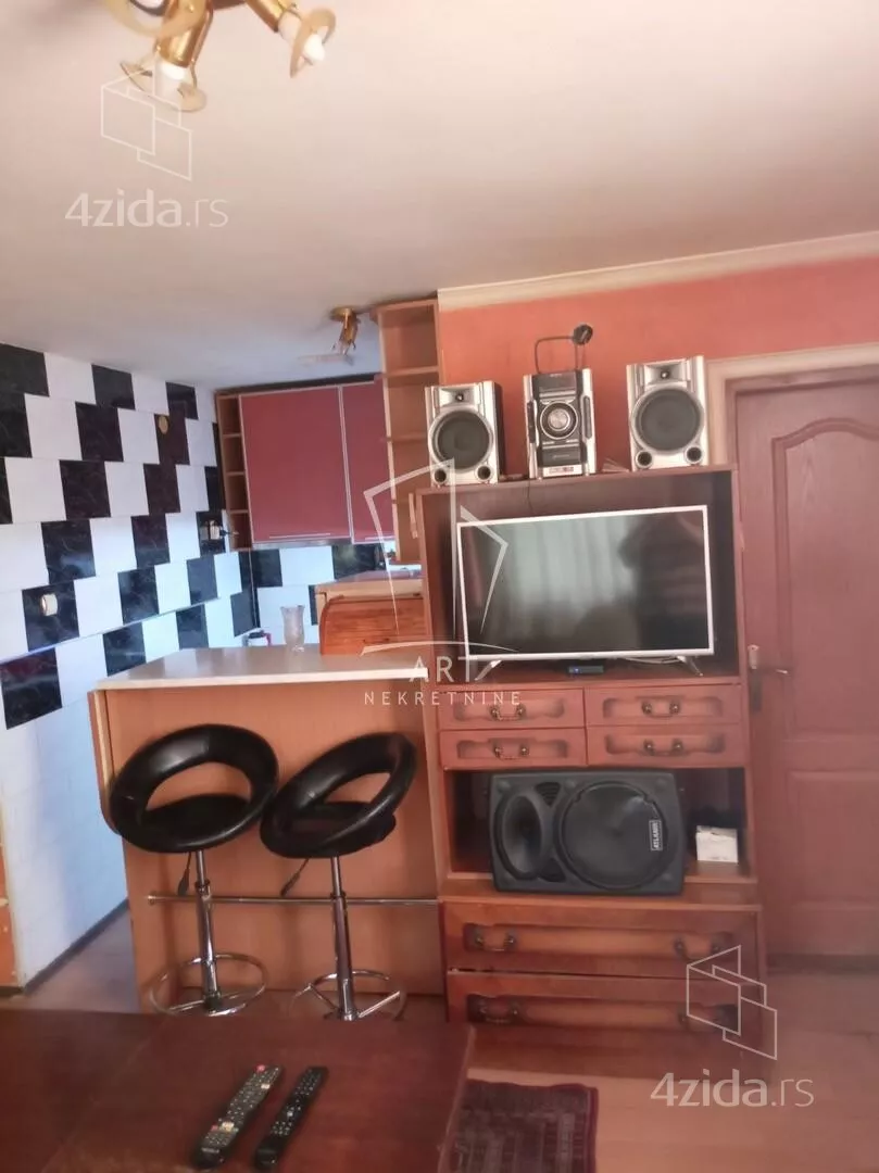 Petoiposoban stan | 4zida