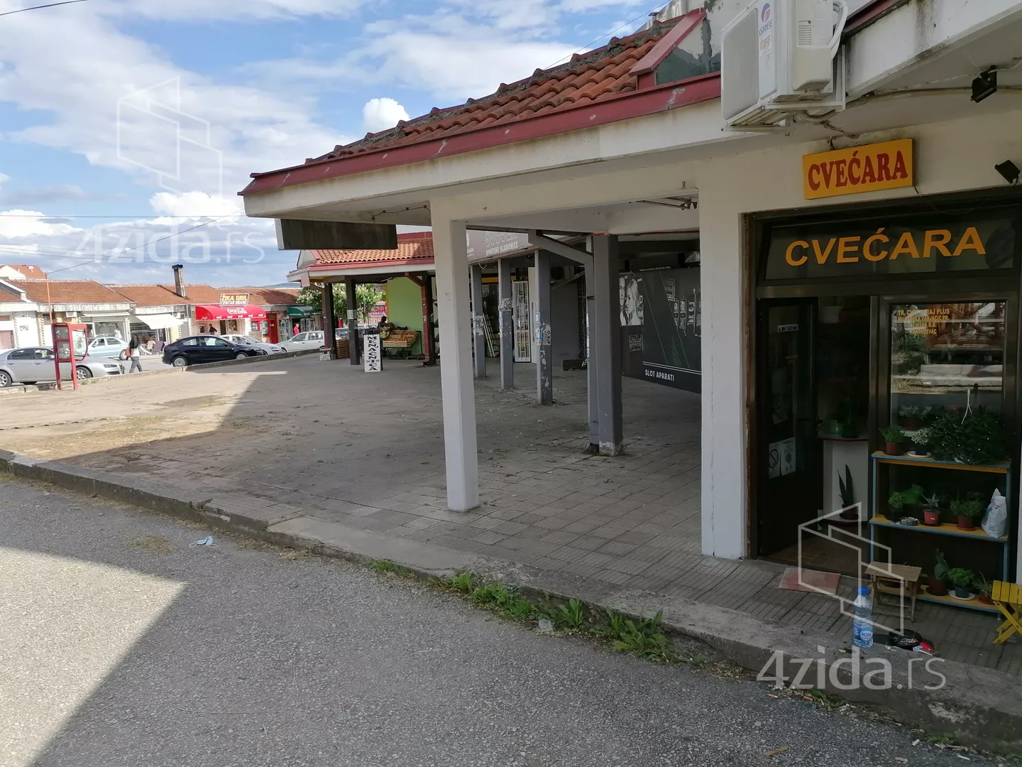 Lokal | 4zida