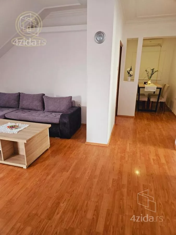 Petosoban stan | 4zida