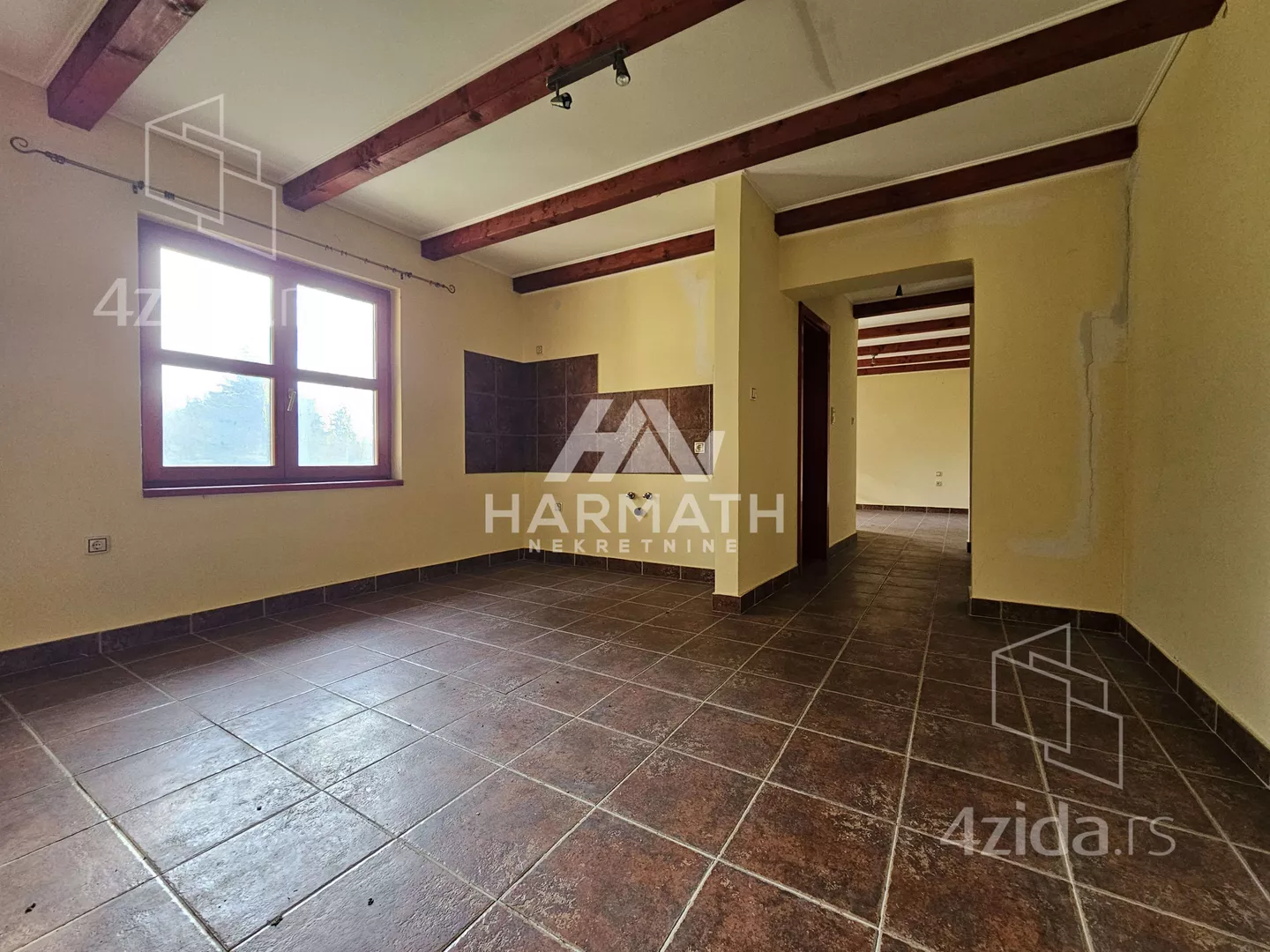 Poslovna zgrada | 4zida