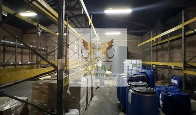 Poslovna zgrada | 4zida