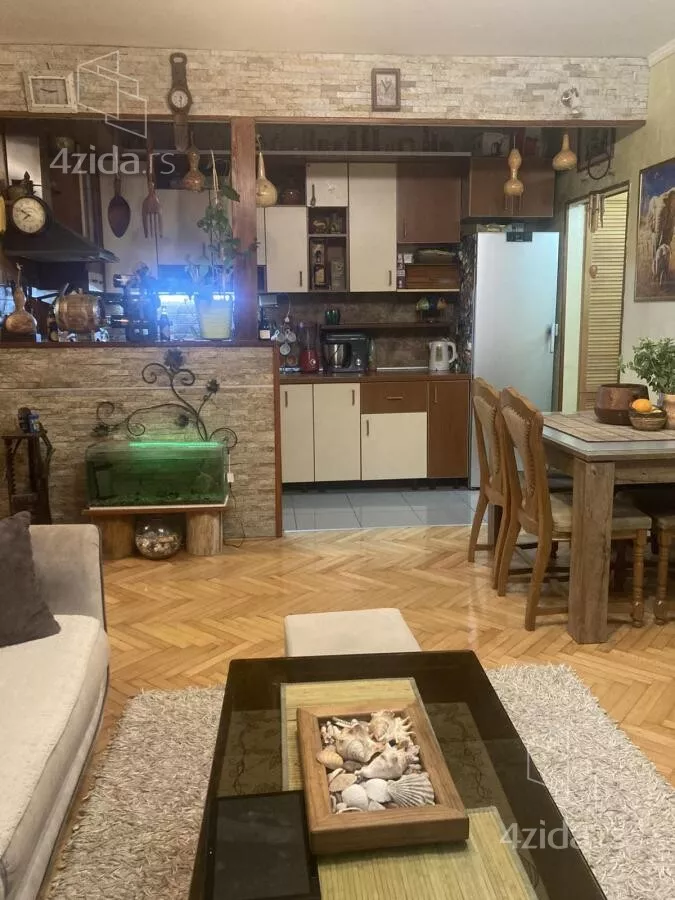 Troiposoban stan | 4zida