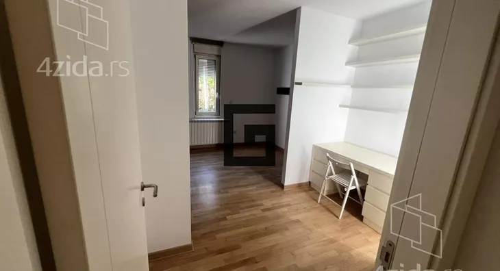 Četvoroiposoban stan | 4zida