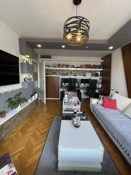 Crveni Pevac | 4zida.rs