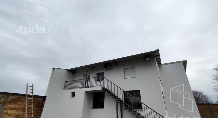 Poslovna zgrada | 4zida