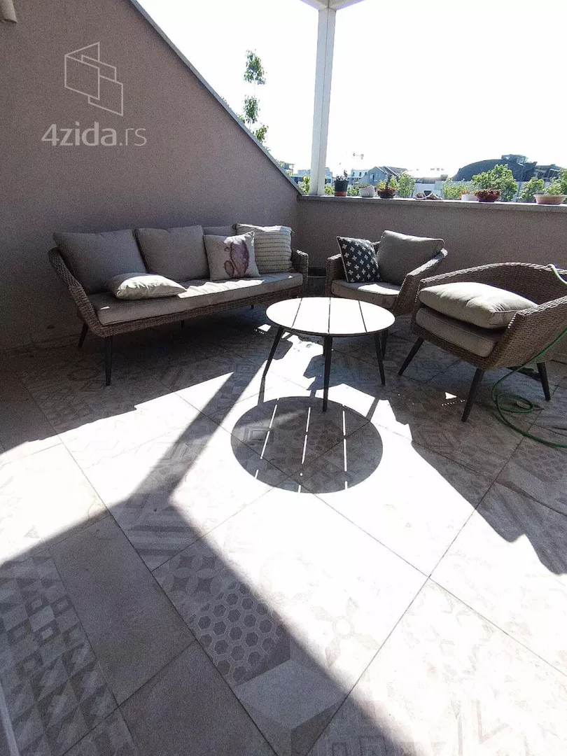 Četvoroiposoban stan | 4zida