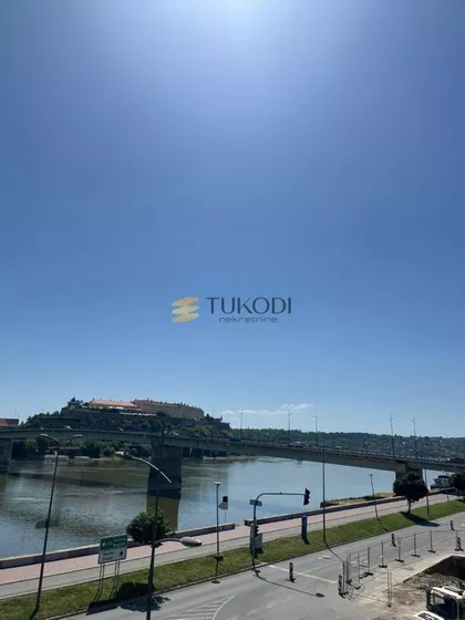 Trg Neznanog Junaka | 4zida.rs