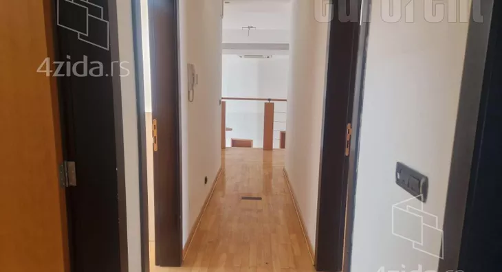 Šestosoban stan | 4zida