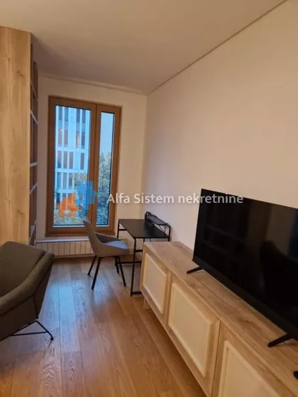 Vukov Spomenik | 4zida.rs