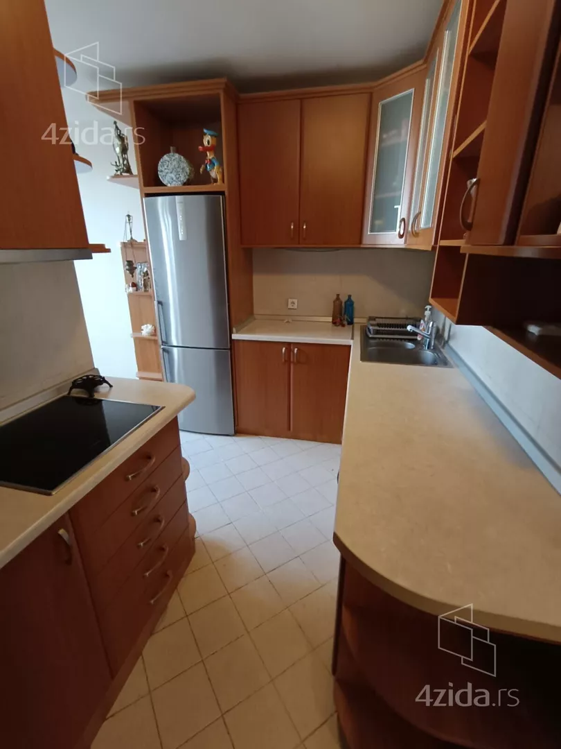 Četvoroiposoban stan | 4zida