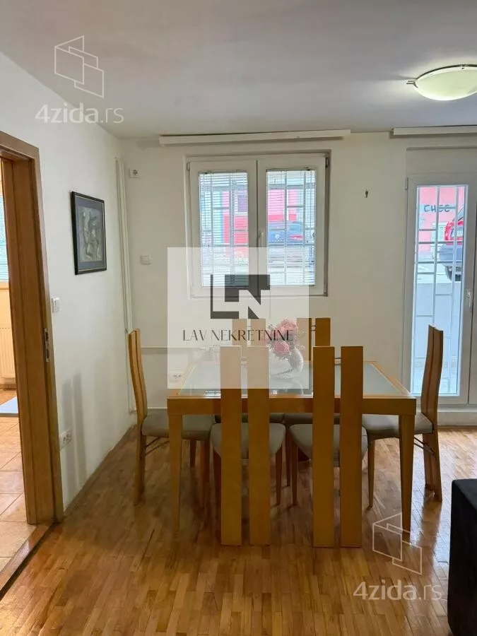 Šestosoban stan | 4zida