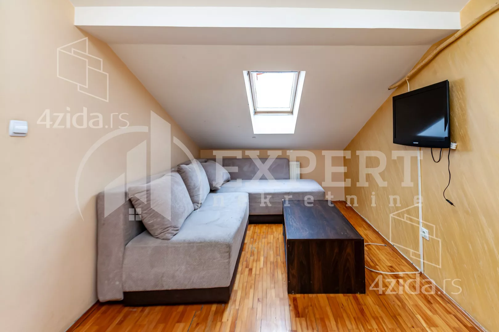 Troiposoban stan | 4zida