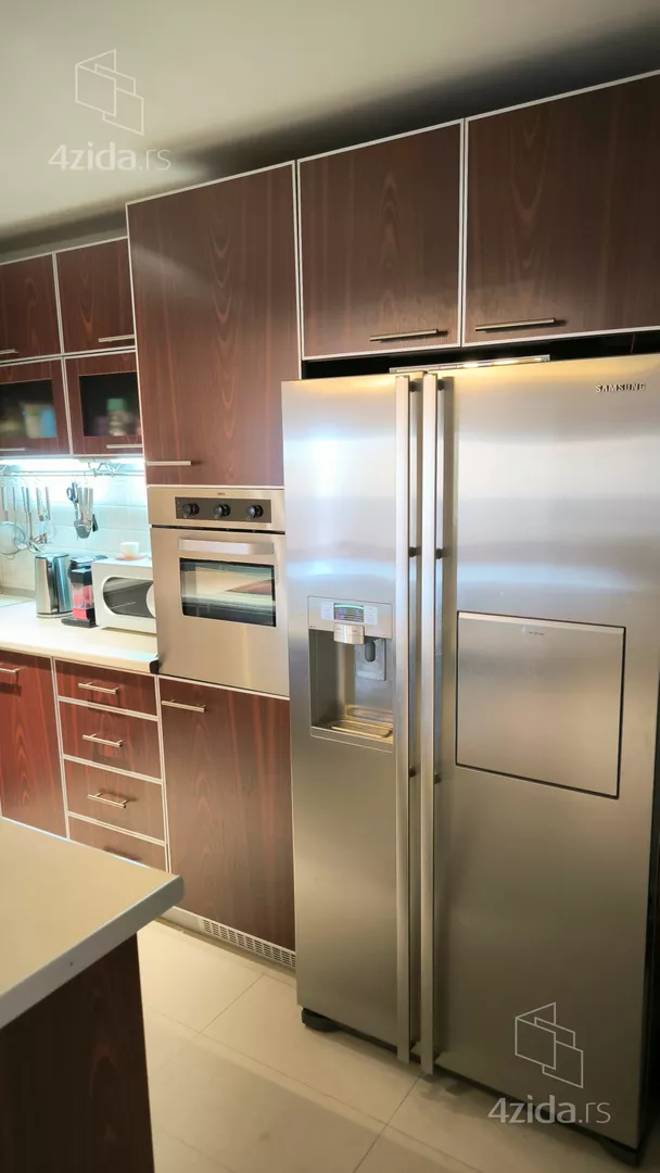 Petosoban stan | 4zida