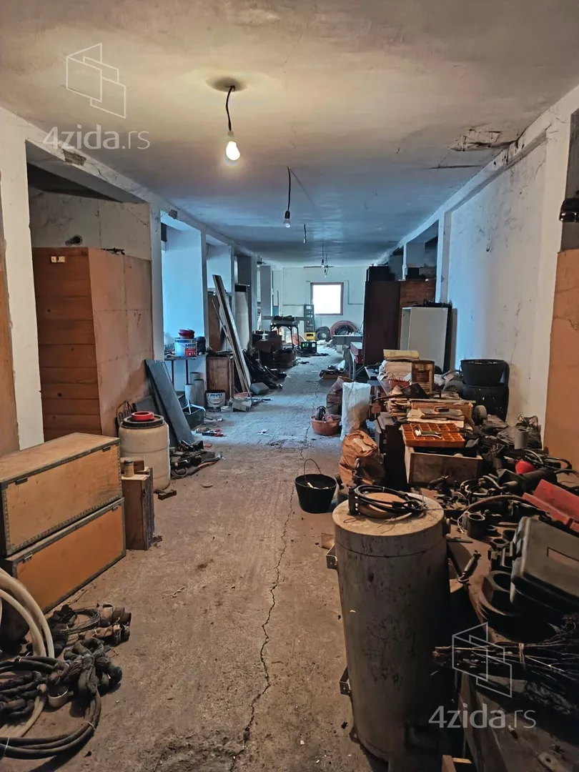 Poslovna zgrada | 4zida