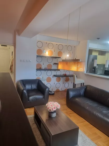 Crveni Pevac | 4zida.rs