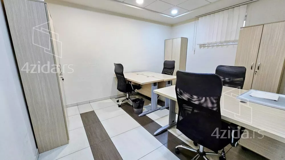 Poslovna zgrada | 4zida