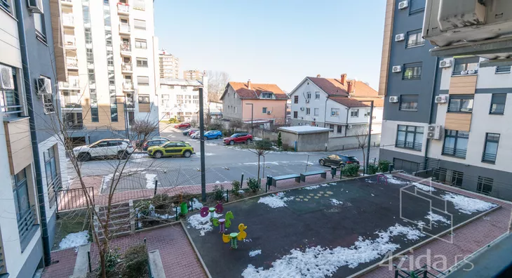 Troiposoban stan | 4zida