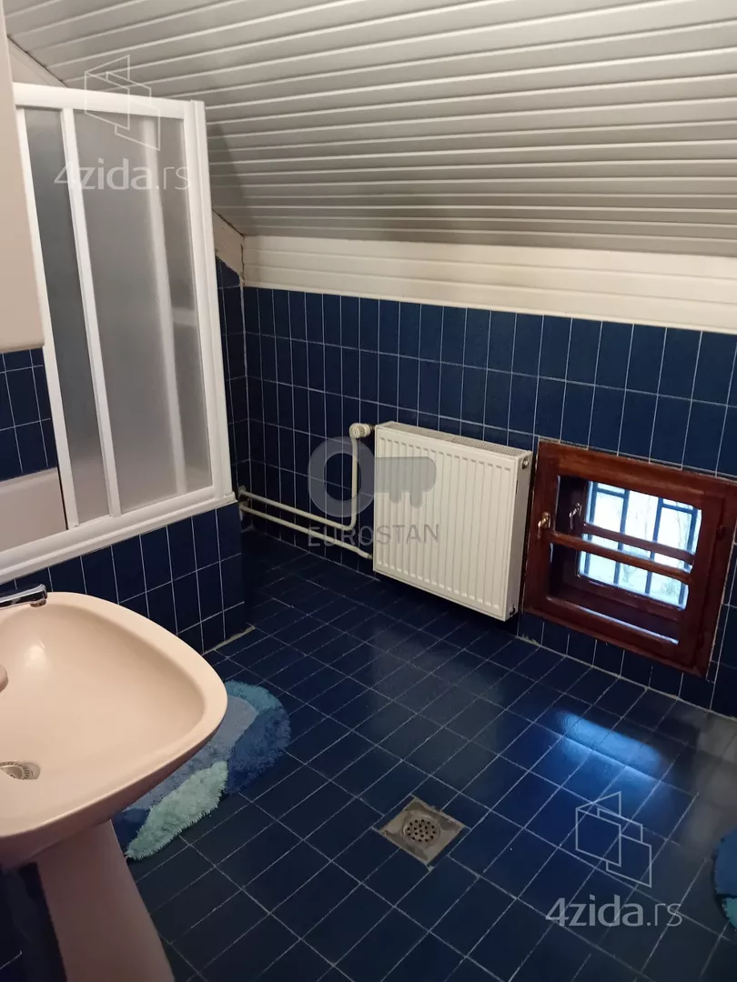 Šestoiposoban stan | 4zida