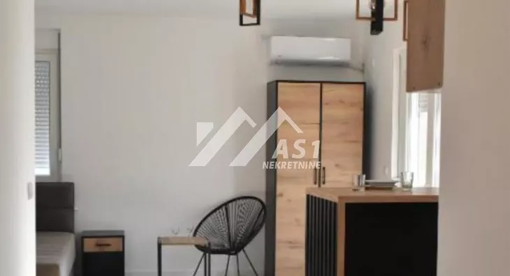 Poslovna zgrada | 4zida