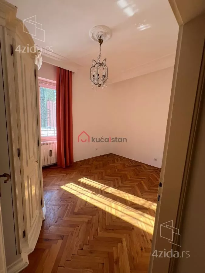 Četvoroiposoban stan | 4zida