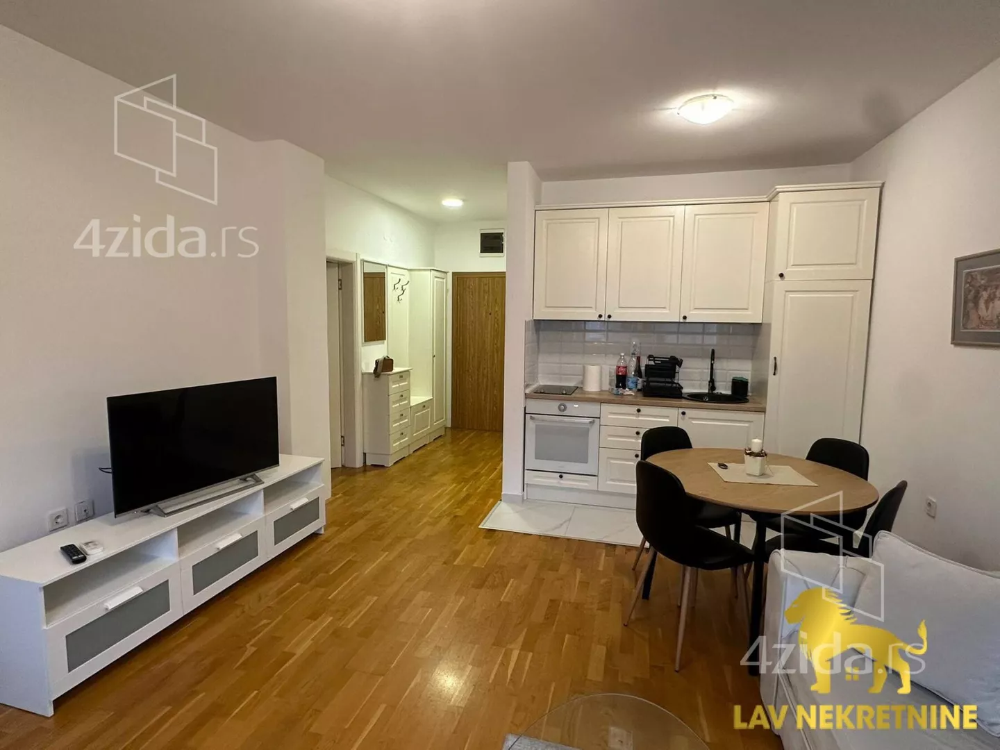 Jednoiposoban stan | 4zida