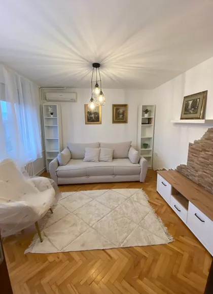 Romanijska 7 | 4zida.rs