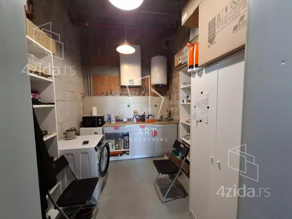 Lokal | 4zida