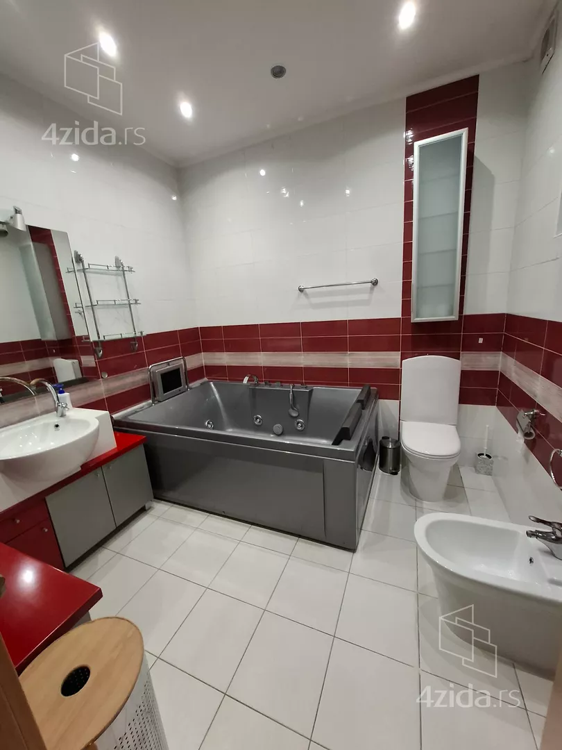 Šestosoban stan | 4zida