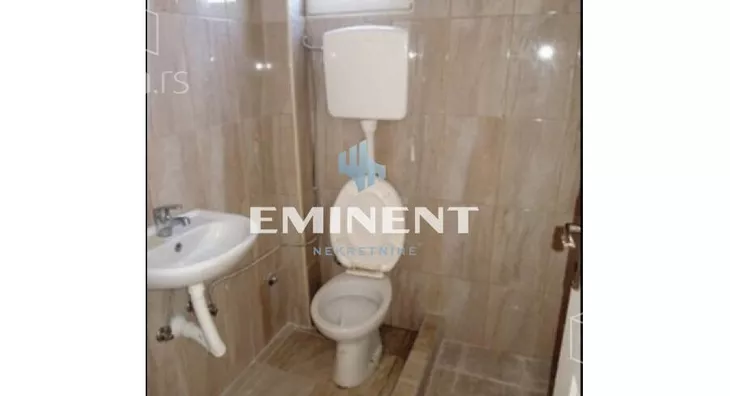 Poslovna zgrada | 4zida