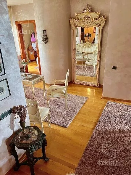 Šestosoban stan | 4zida