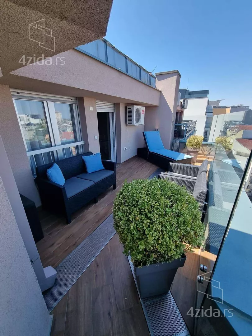 Četvoroiposoban stan | 4zida