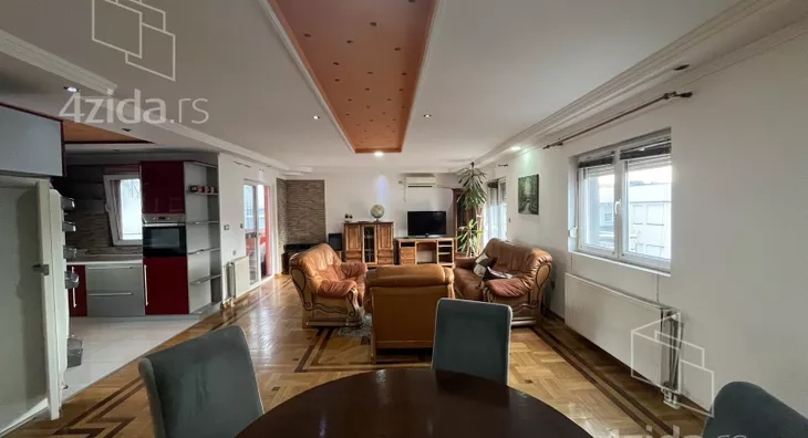 Petosoban stan | 4zida