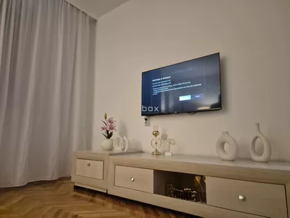 Božidar Adžija | 4zida.rs
