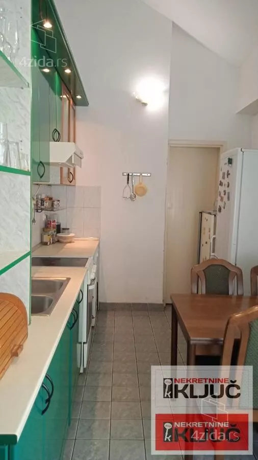 Četvoroiposoban stan | 4zida