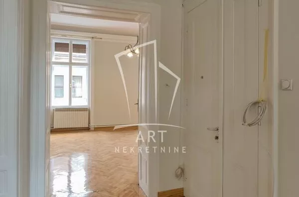 Šestoiposoban stan | 4zida