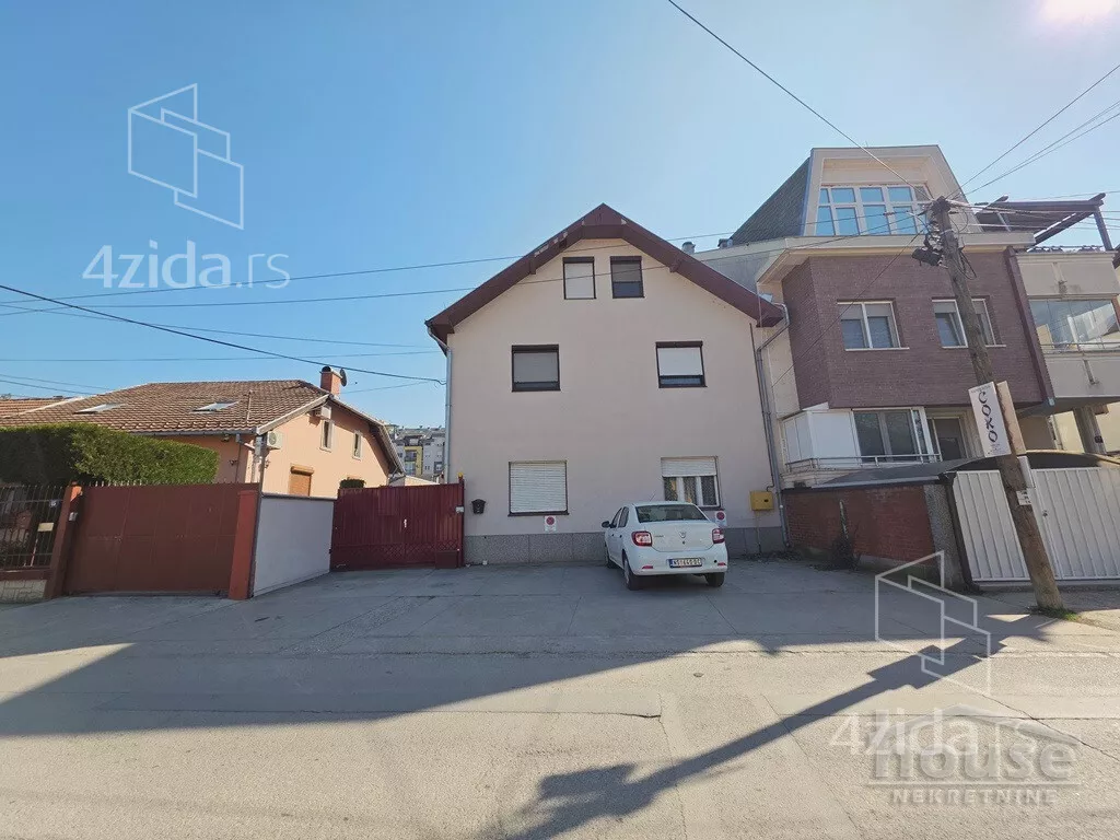Plac | 4zida